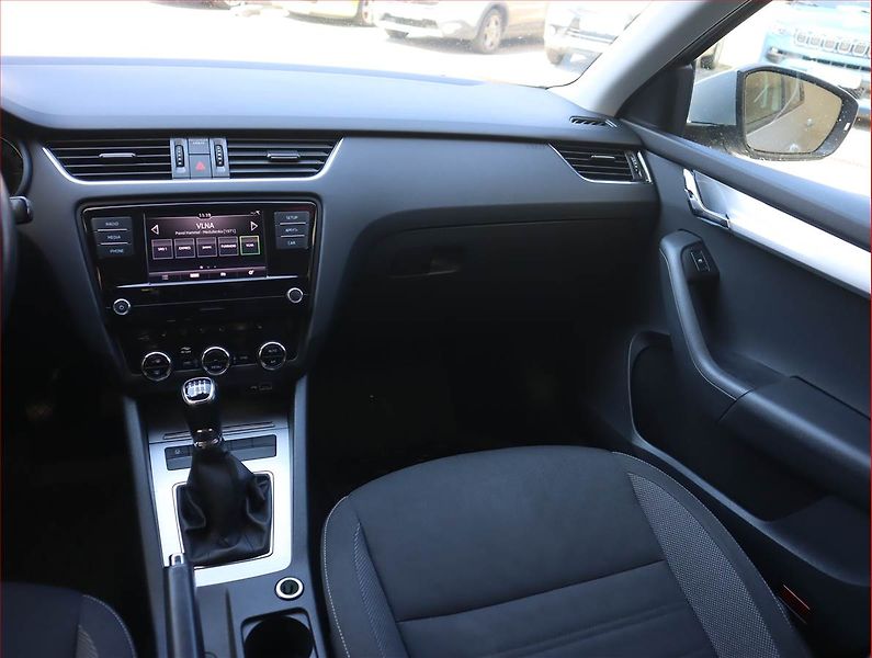 Škoda Octavia (2018) Ambition Plus 1.5 TSI - fotka 8 z 18