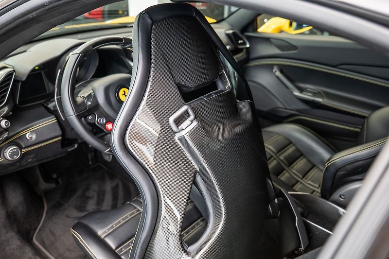 Ferrari 488 LIFT/Carbon/GialloModena - fotka 8 z 16