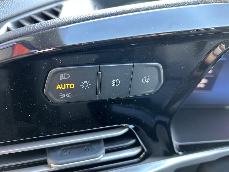 Ford Tourneo Connect 1.5 Ecoboost 110kW AT Titanium - fotka 18 z 38