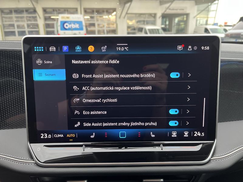 Volkswagen Passat Business 2,0 TDI DSG - fotka 18 z 23
