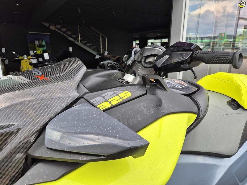 Sea Doo (2024) 21RH - RXP XRS 1-up 325hp - AK - fotka 12 z 21