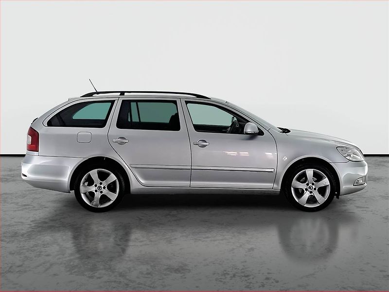 Škoda Octavia (2011) 1.6 TDI, Tempomat - fotka 6 z 18