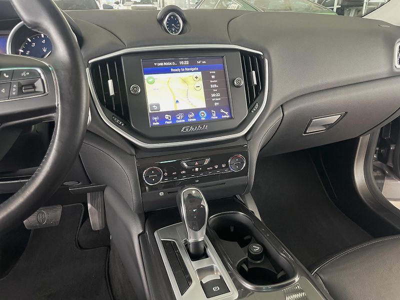 Maserati Ghibli SQ4 302kW*V6*KeyLess*TopStav - fotka 19 z 38