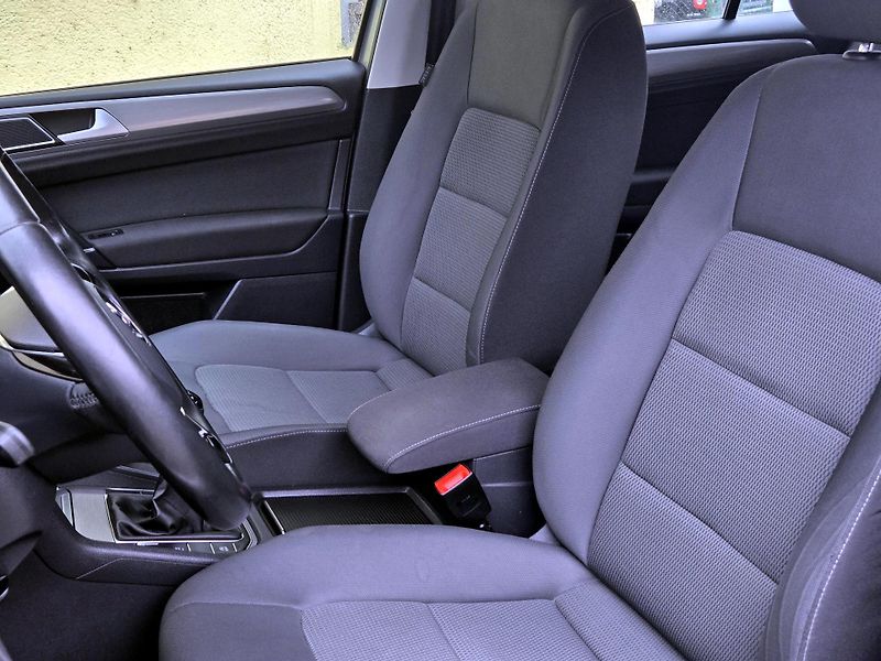 Volkswagen Golf Sportsvan TSi CEBIA,KAMERA,Bi-xenony  - fotka 24 z 43
