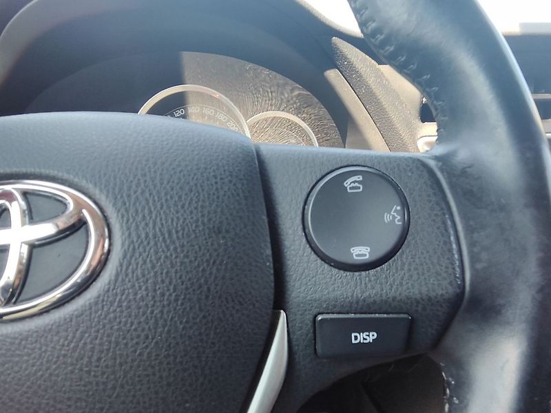 Toyota Auris 1.6 Valvematic/97kW Active - fotka 19 z 24