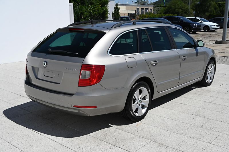 Škoda Superb 2.0TDI 103KW Ambition 9/2012 - fotka 5 z 38