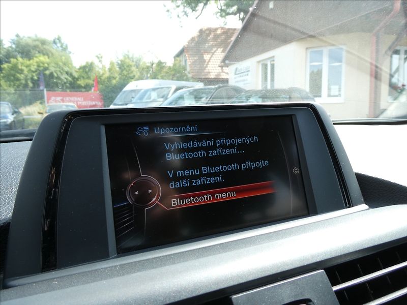BMW Řada 1 1,5 116i 80kW koupeno v ČR - fotka 33 z 39