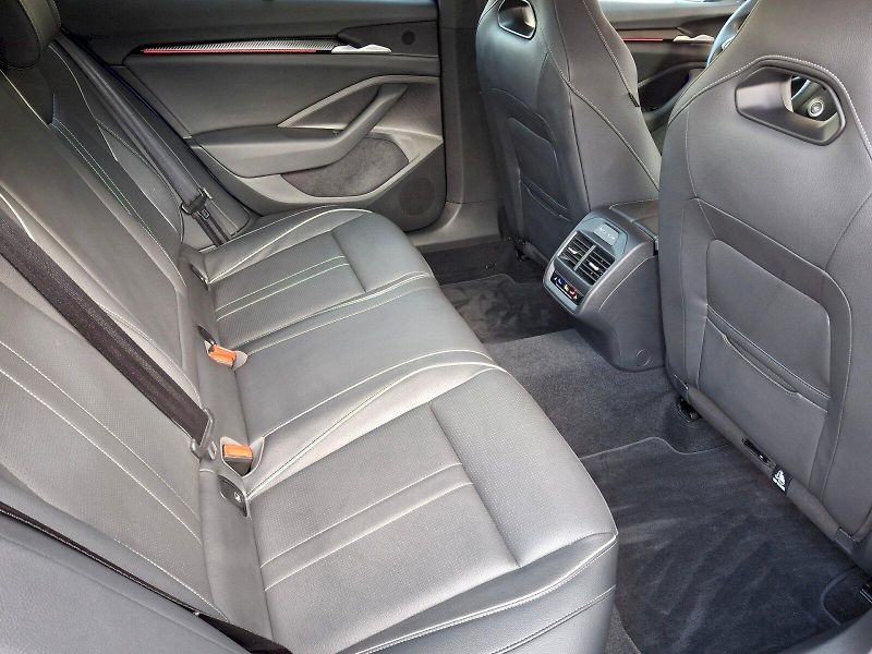 Škoda Superb (2025) Combi iV SportLine DSG 1,5TSi - fotka 15 z 35