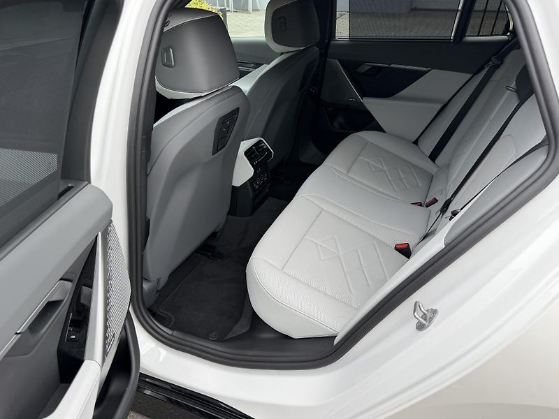 BMW Řada 5 540D xDRIVE M SPORT Individual - fotka 29 z 37