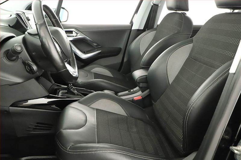 Peugeot 2008 (2015) 1.6 BlueHDi, Navi, Tempomat - fotka 7 z 17