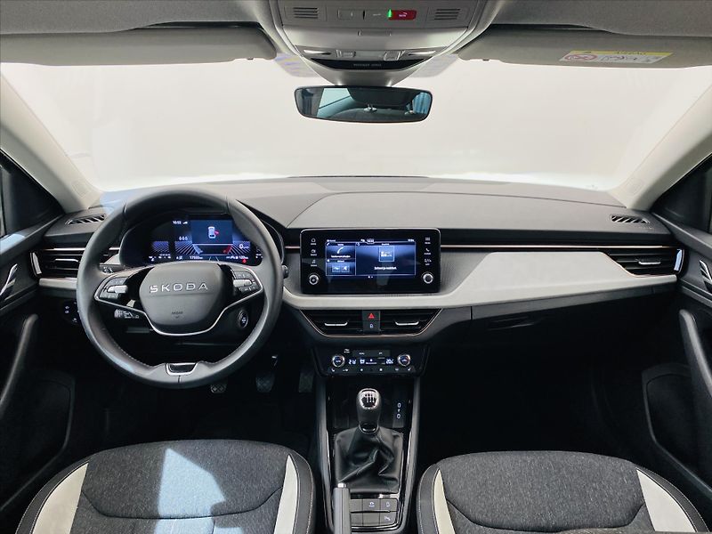 Škoda Scala 1,0 TSI 85kW Top Selection - fotka 9 z 28