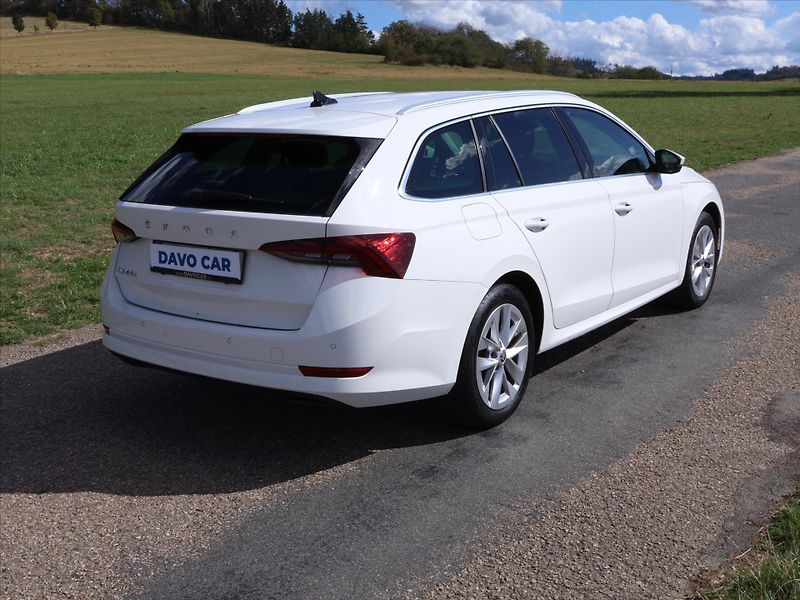 Škoda Octavia 2,0 TDI DSG Style Matrix DPH - fotka 7 z 22