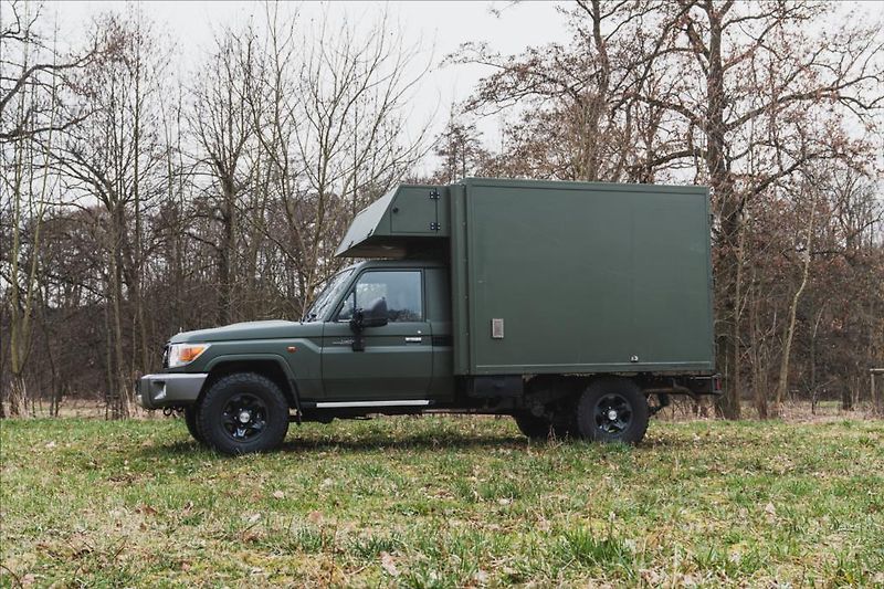 Toyota Land Cruiser 4,0 - nástavba -  long  GRJ79 - fotka 2 z 7