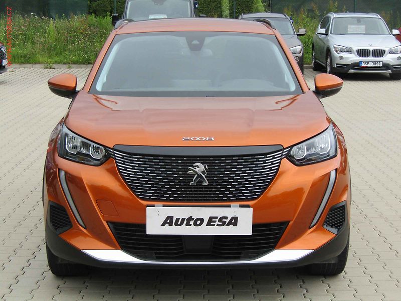 Peugeot 2008 (2020) 1.2PT, Allure, LED, kamera - fotka 2 z 15