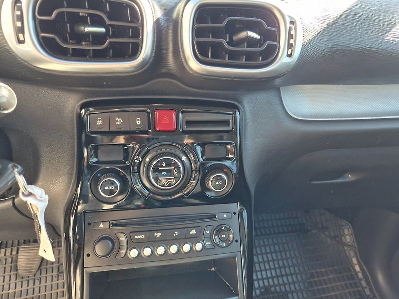 Citroën C3 Picasso (2016) 1.4 i TOP 66tis.km - fotka 8 z 18