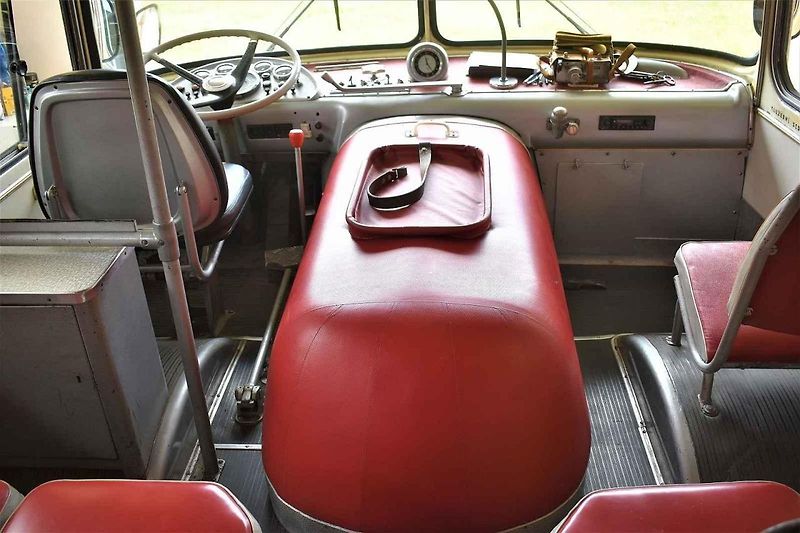 Tomuto autobusu je přesně padesát let. A je zcela původní
