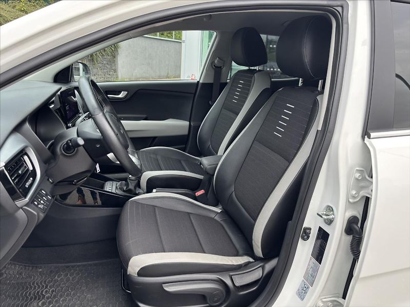 Kia Stonic 1,0 TGDi 73kW TOP ZÁRUKA NAVI - fotka 10 z 38