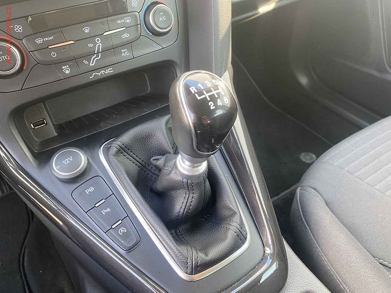 Ford Focus (2016) 1.0 EB, ČR, Titanium - fotka 15 z 16