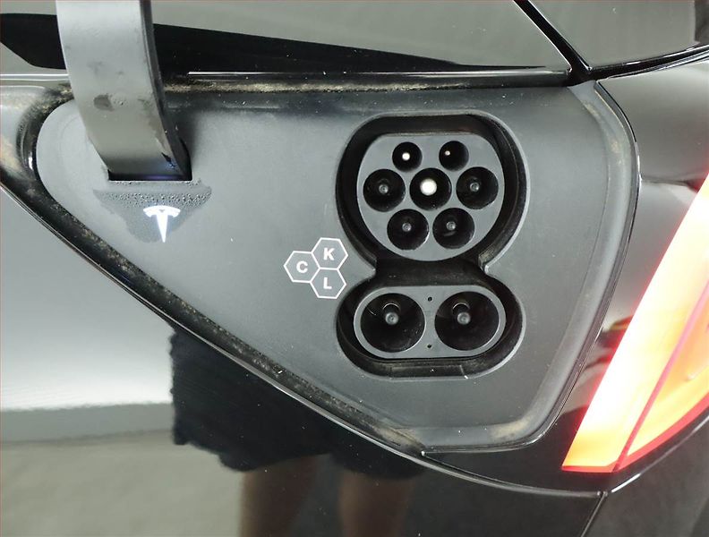 Tesla Model 3 (2023) Standard Range LFP, SoH 96% - fotka 22 z 23