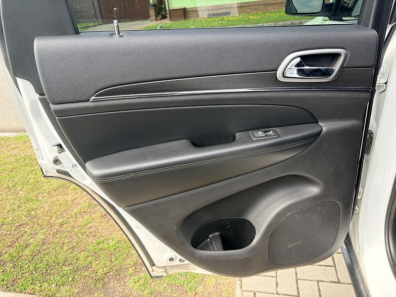 Jeep Grand Cherokee 3.0 V6 CRD 184KW - fotka 39 z 47