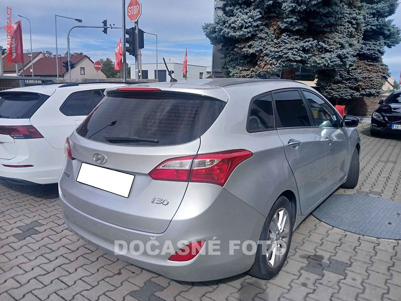 Hyundai i30 (2013) 1.6 CRDi, ČR, servis.kniha - fotka 2 z 3