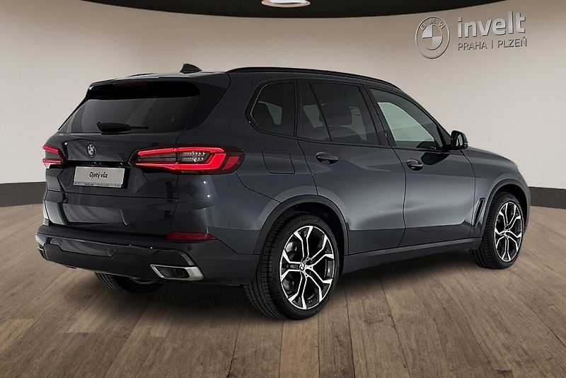 BMW X5 xDrive40i - fotka 3 z 27
