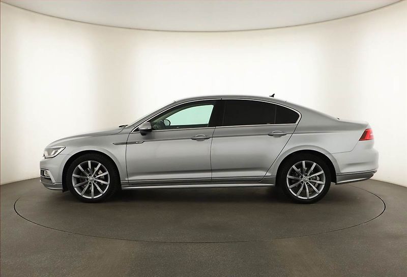 Volkswagen Passat (2018) R-Line 2.0 TDI, Automat, Kůže - fotka 3 z 18