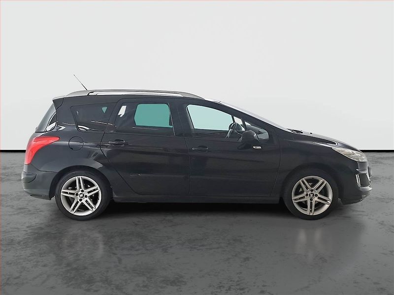 Peugeot 308 (2010) 1.6 HDi, 7 míst, Tažné - fotka 6 z 17