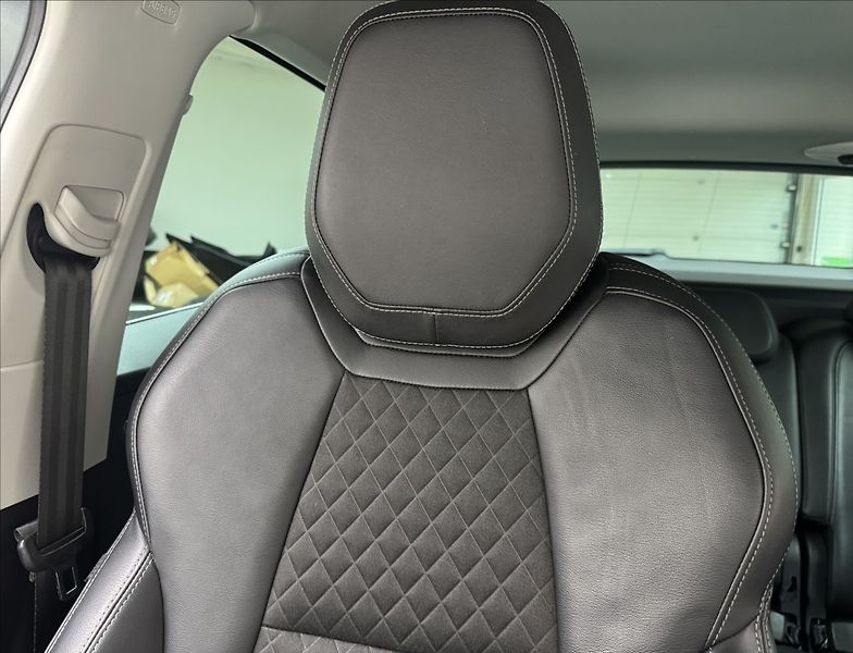 Škoda Karoq 1,6 DSG ACC STYLE+ NAVI KAMERA - fotka 31 z 39