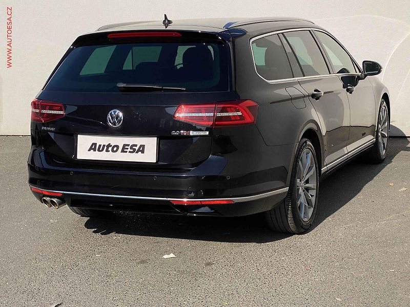 Volkswagen Passat (2015) 2.0 TDi, R-Line, DSG, LED - fotka 4 z 19