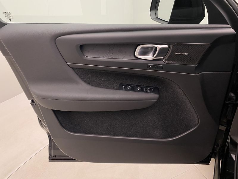 Volvo EC40 TWIN AWD BLACK EDITION ULTRA - fotka 7 z 68