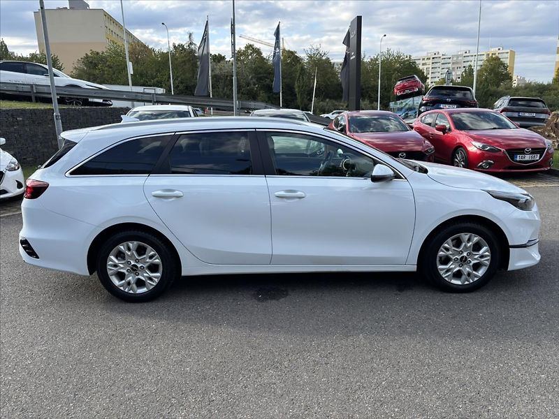 Kia Ceed 1,5 TGDi TOP ZÁRUKA CARPLAY - fotka 6 z 39