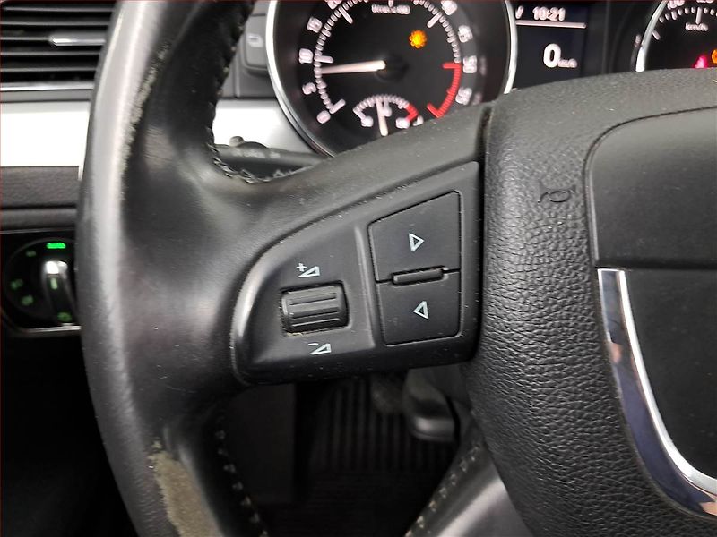 Škoda Superb (2013) 2.0 TDI, 4X4, Xenony - fotka 20 z 21