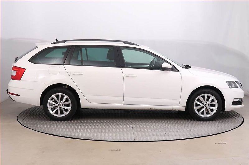 Škoda Octavia (2017) 1.6 TDI, Navi, Tempomat - fotka 6 z 16