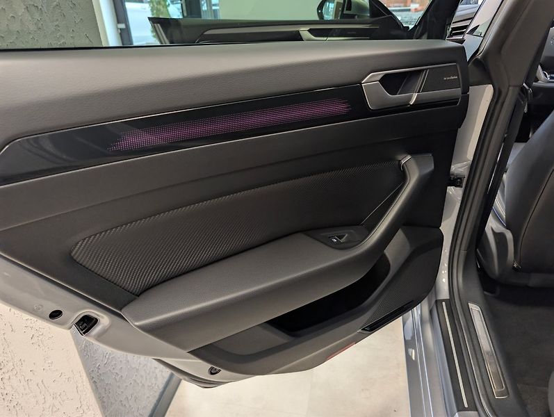 Volkswagen Arteon Shooting Brake 2.0 TSI R 235KW Shooting Brake - fotka 27 z 34