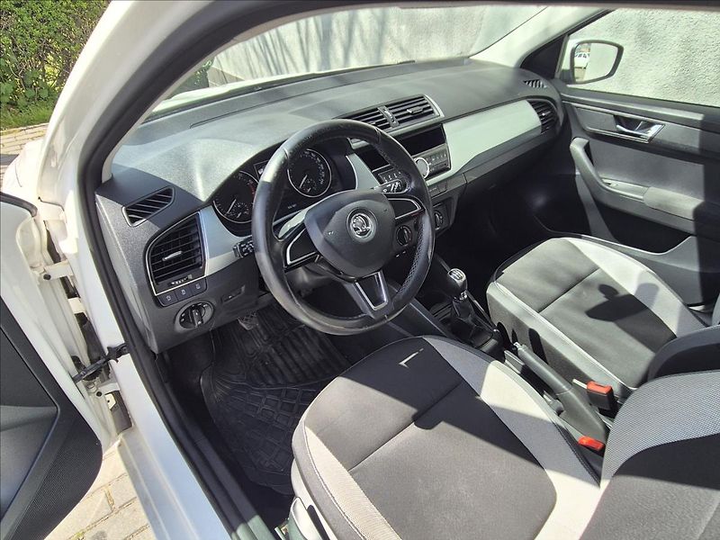 Škoda Fabia 1,0 i III 55Kw Klima REZERVACE - fotka 12 z 26