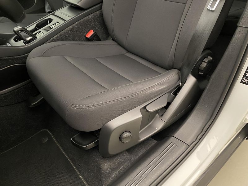 Volvo XC40 T3 MOMENTUM AUT REZERVACE - fotka 24 z 43