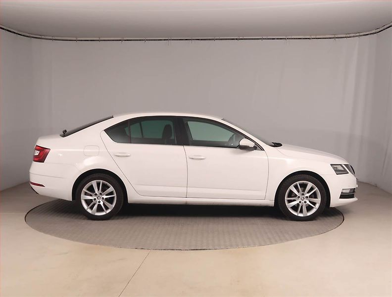 Škoda Octavia (2018) Style 1.6 TDI, Tempomat - fotka 6 z 17