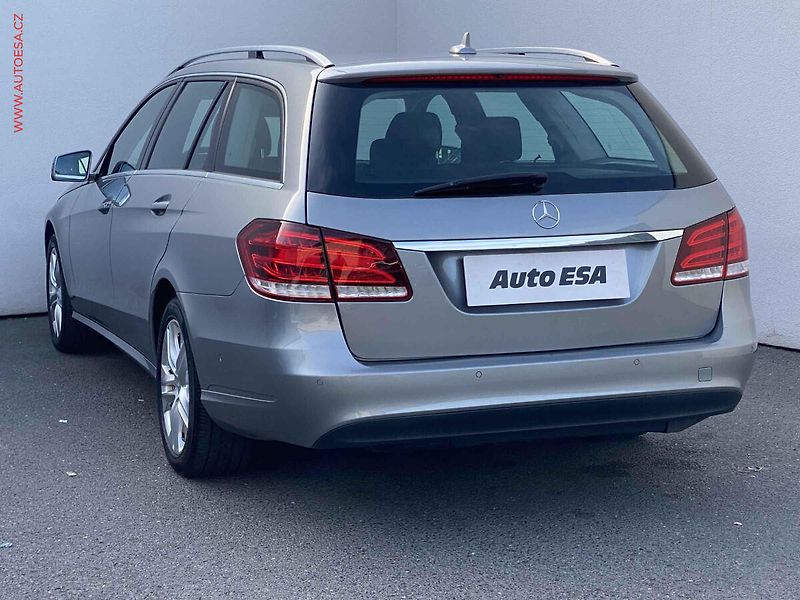 Mercedes-Benz Třídy E (2014) 2.1 CDi E200, Avantgarde, AT - fotka 6 z 19