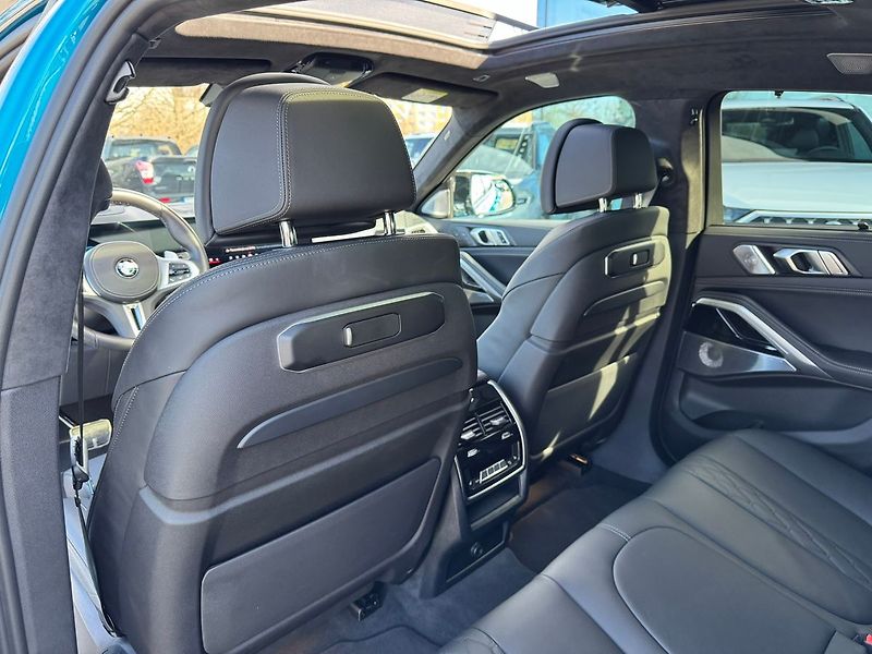 BMW X6 M60i xDrive TOP - fotka 23 z 31