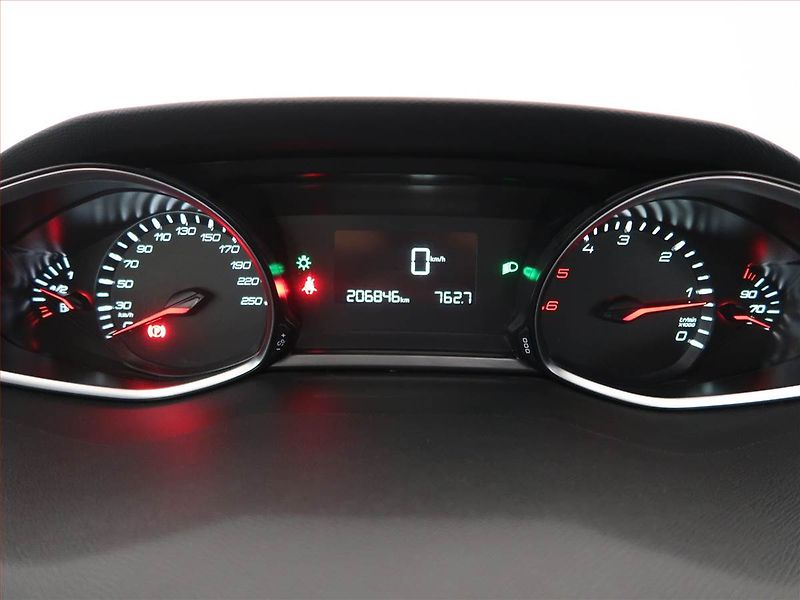 Peugeot 308 (2016) Active 1.6 BlueHDi, Serv.kniha - fotka 11 z 14