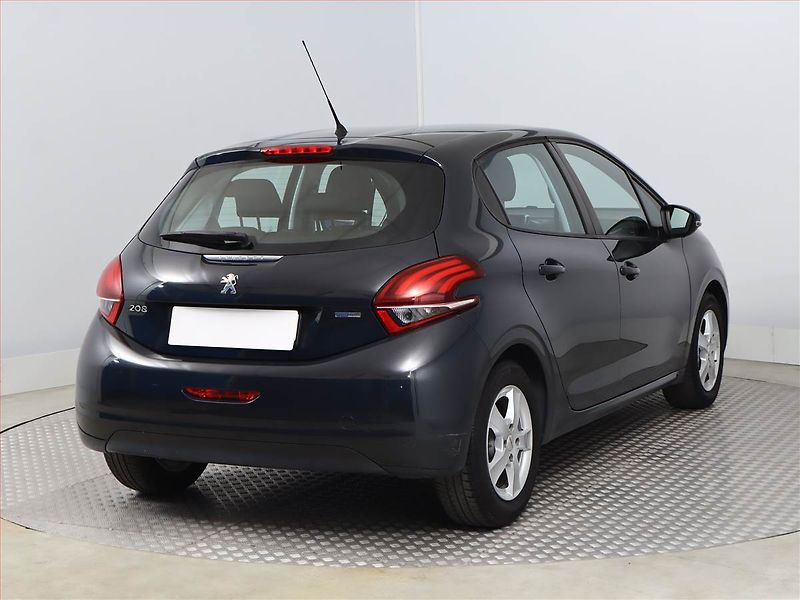 Peugeot 208 (2017) 1.2 PureTech, ČR,1.maj - fotka 5 z 15
