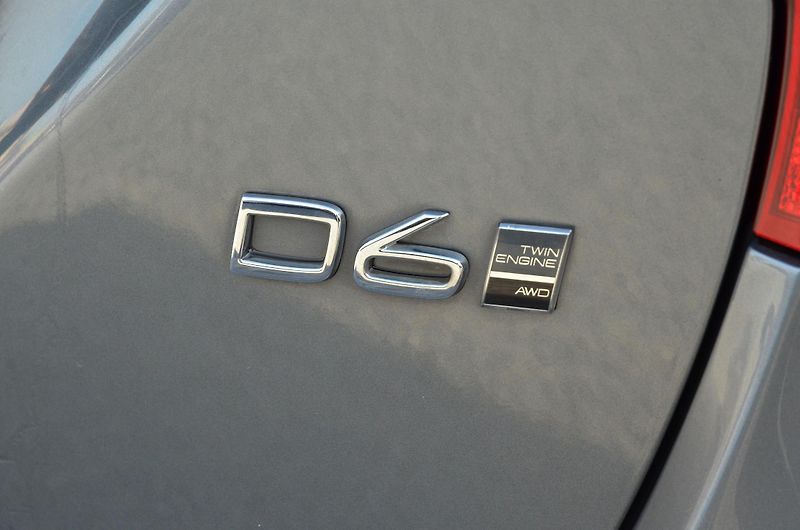 Volvo V60 (2016) 2.4 D6 AWD PHEV 212kW Momentum - fotka 11 z 39