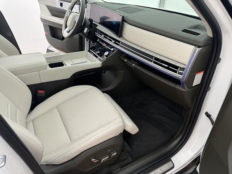 Hyundai Santa Fe 1.6*Hybrid*132kw*DPH*Vybava* - fotka 23 z 48
