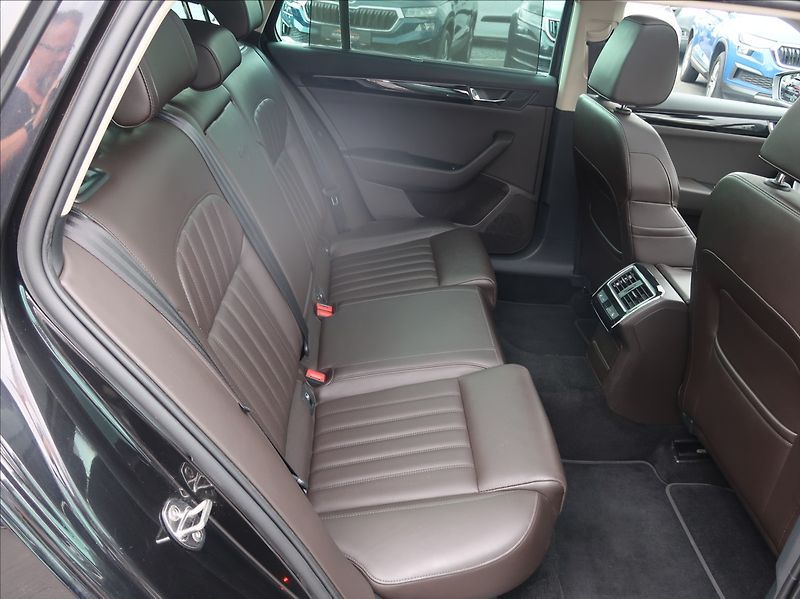 Škoda Superb 2,0 TSi,200kW,NovéČR,L&K,4x4 - fotka 22 z 32