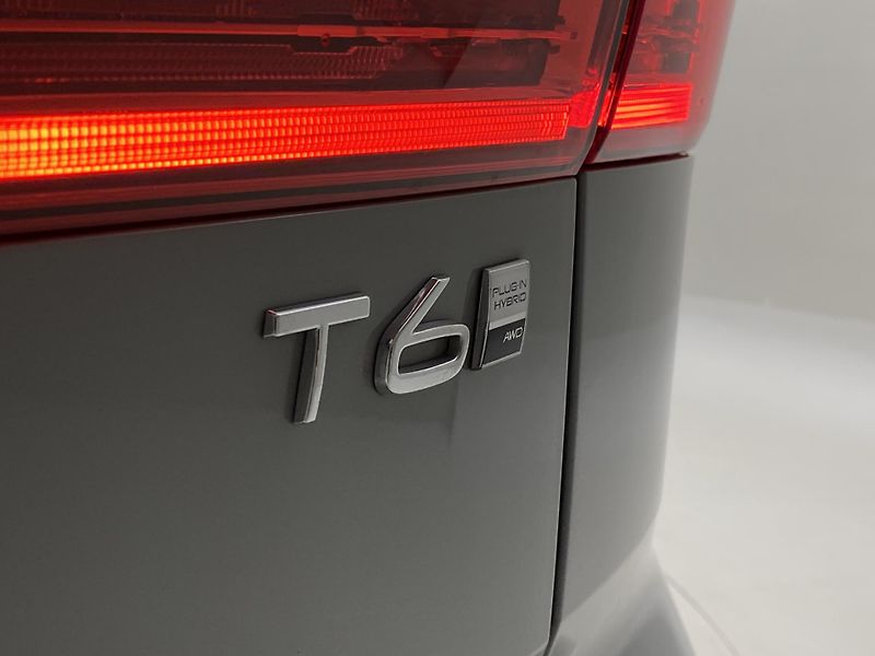 Volvo XC60 T6 AWD PLUG-IN PLUS DARK - fotka 36 z 54