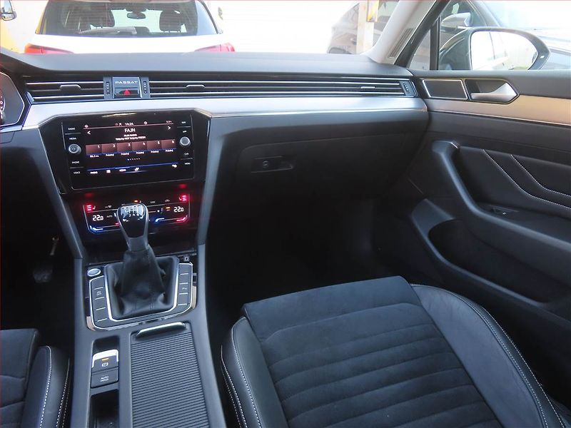 Volkswagen Passat (2020) 2.0 TDI, Kůže, Navi, Tempomat - fotka 8 z 16