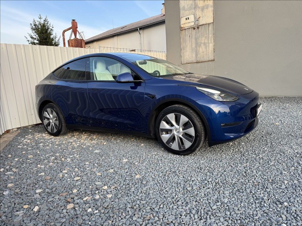 Tesla Model Y 0,0 Long Range 378kW DPH ČR