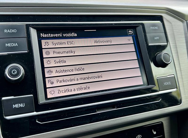 Volkswagen Passat (2021) B8 VARIANT 2.0 TDI DSG 2021 - fotka 26 z 37