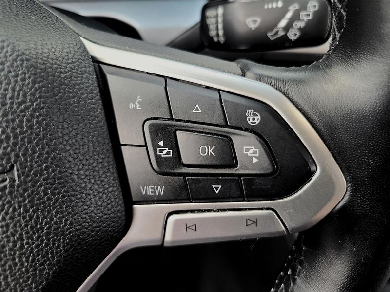 Volkswagen Golf 2,0 TDI,TFT,navi,výhřev,klima - fotka 22 z 50